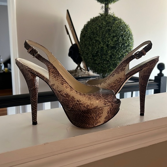 Stuart Weitzman Sling back, snake skin, cream and tan, 5 in. heel, size 7M - Picture 1 of 4